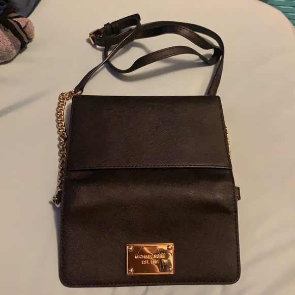 Mk crossbody bag small still in a good condition - Picture 5 of 6
